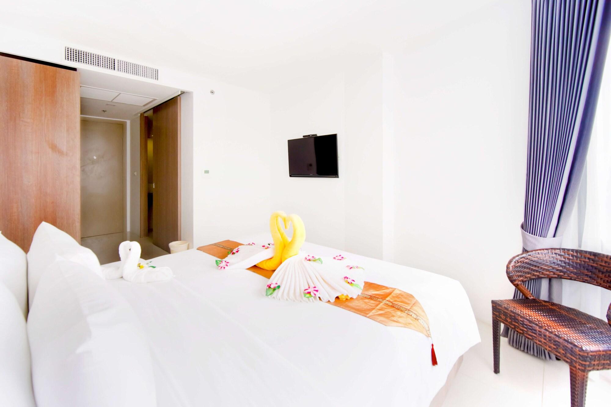 Phoenix Hotel Karon Beach Exterior photo