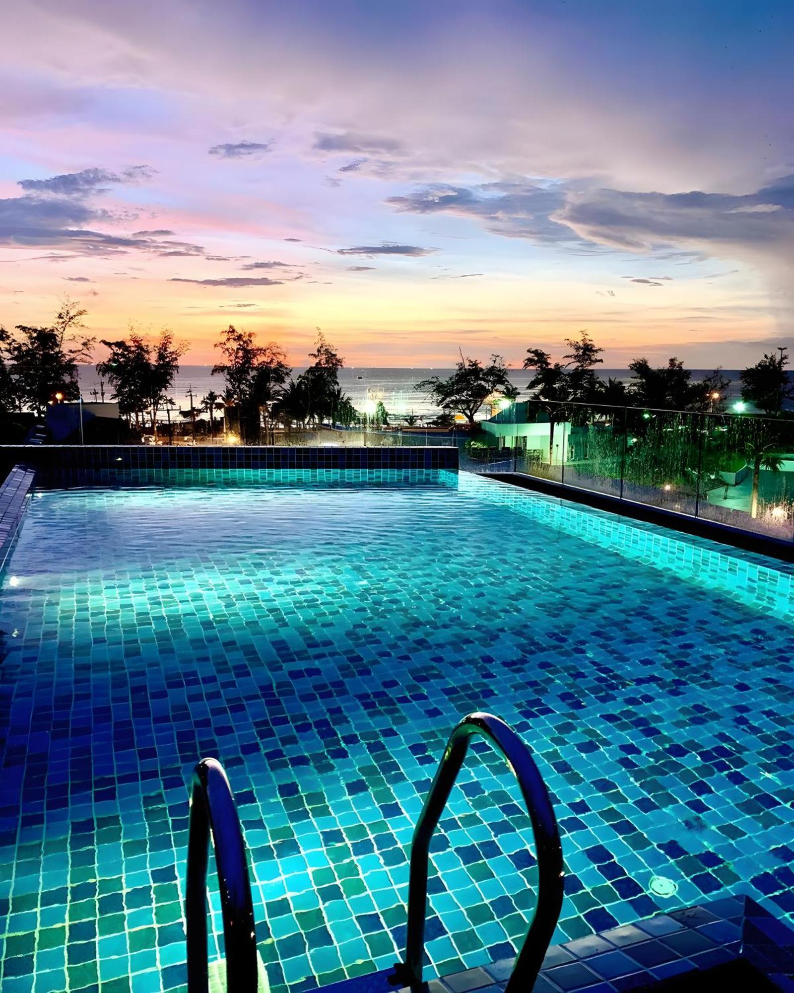 Phoenix Hotel Karon Beach Exterior photo