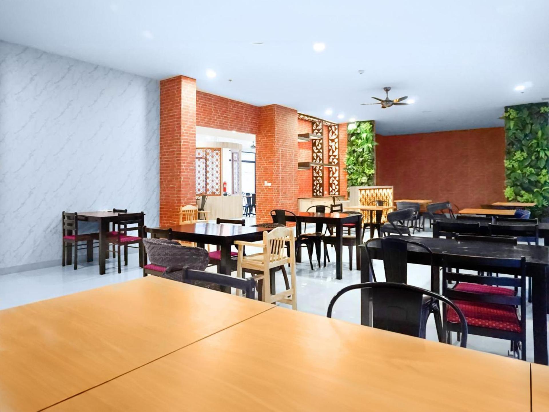 Phoenix Hotel Karon Beach Exterior photo