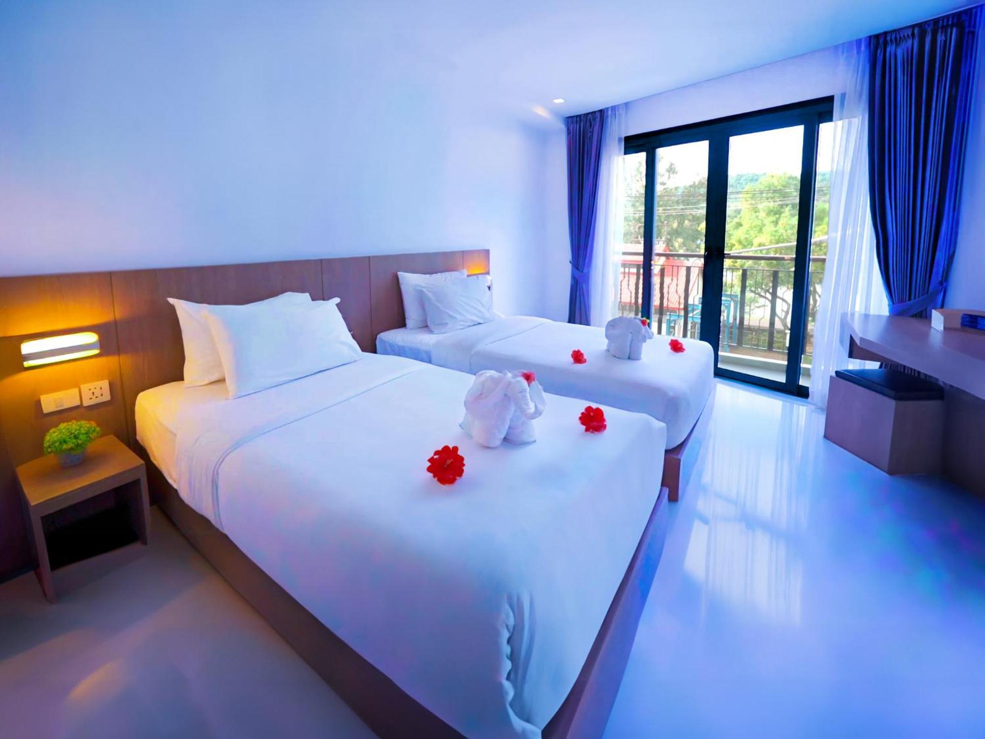 Phoenix Hotel Karon Beach Exterior photo