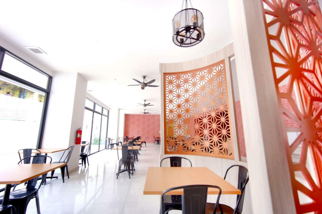 Phoenix Hotel Karon Beach Exterior photo
